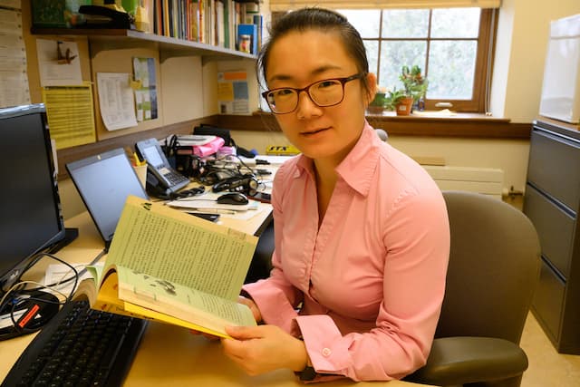 Portrait of Dr. Jianfen Wang