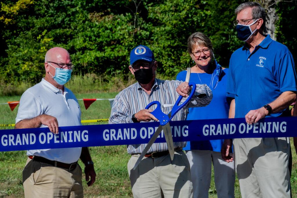 Photo of Mayor Fraley, Dr. John fox, Berea College President Lyle Roelofs and First Lady Laurie Roelofs