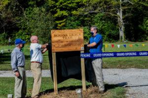 Photo of Dr. John Fox, Berea Mayor Bruce Fraley and President Lyle Roelofs